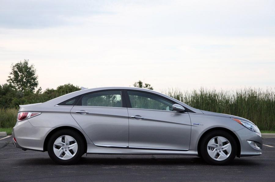  Hyundai Sonata Hybrid 2010 года  (фото 37 из 83)